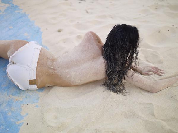 Anna S witte hotpants #17
