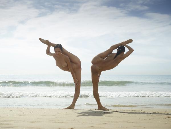 Julietta and Magdalena beach contortions #37