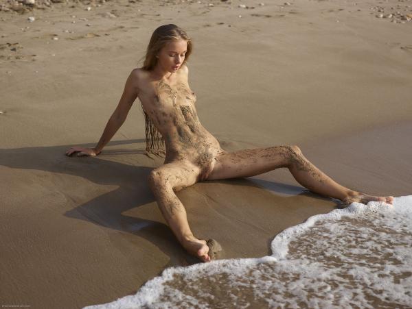Milena nešvari paplūdimio bomutė #36