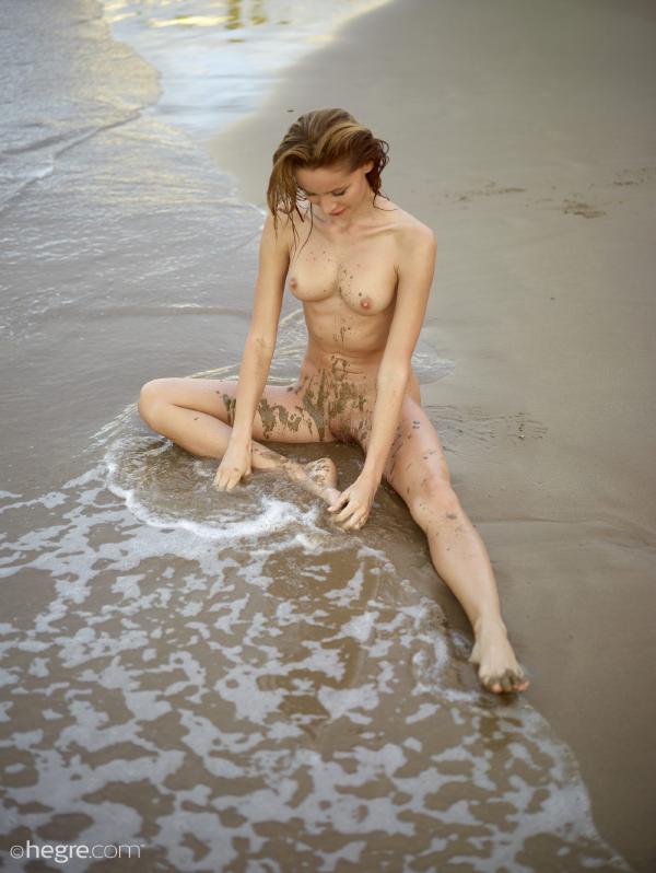 Sonya nana de plage coquine #3