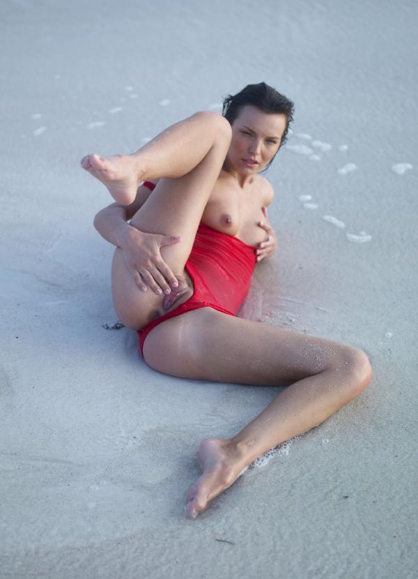 Suzie Carina red bathingsuit #41